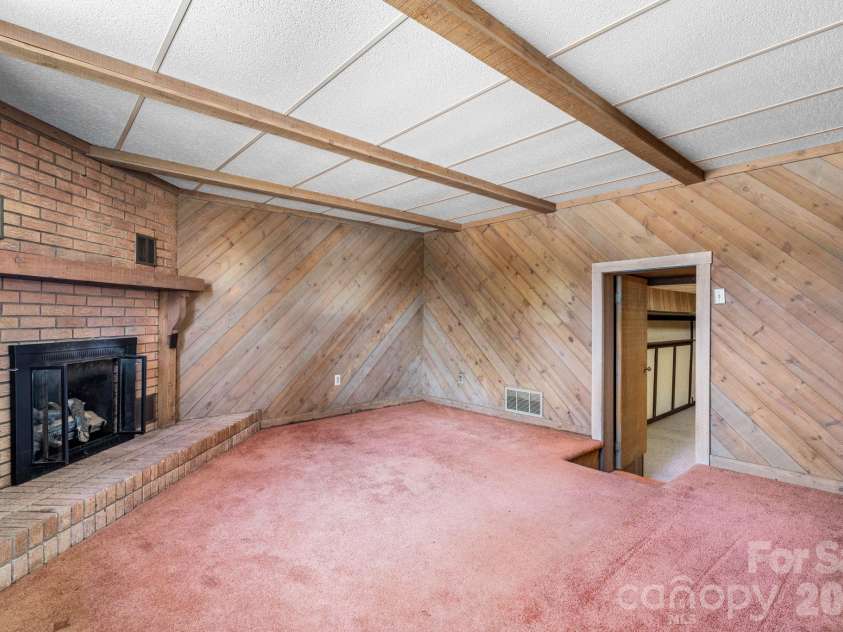 3335 25th Avenue, Hickory, NC 28601.  MLS# CAR4362314, YatesRealty ID 21515. 