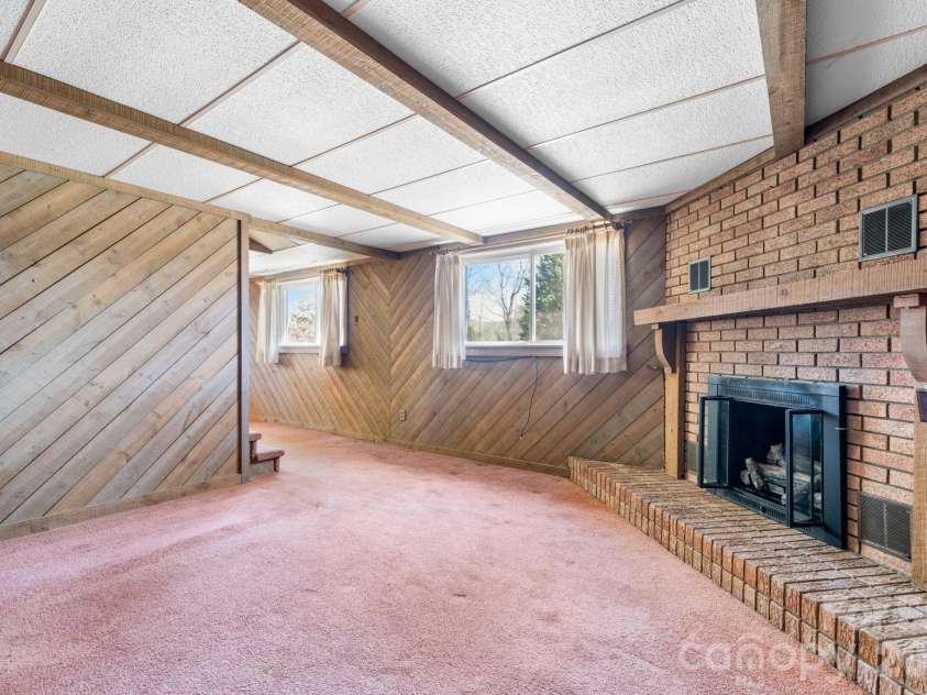 3335 25th Avenue, Hickory, NC 28601.  MLS# CAR4362314, YatesRealty ID 21515. 