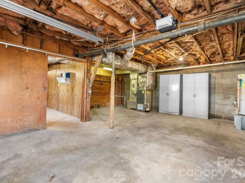 3335 25th Avenue, Hickory, NC 28601.  MLS# CAR4362314, YatesRealty ID 21515. 