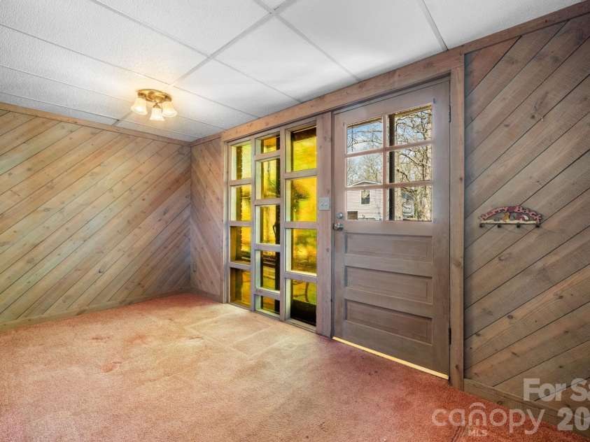 3335 25th Avenue, Hickory, NC 28601.  MLS# CAR4362314, YatesRealty ID 21515. 