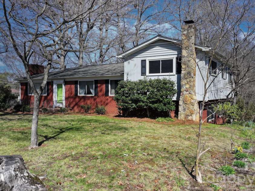 3335 25th Avenue, Hickory, NC 28601.  MLS# CAR4362314, YatesRealty ID 21515. 
