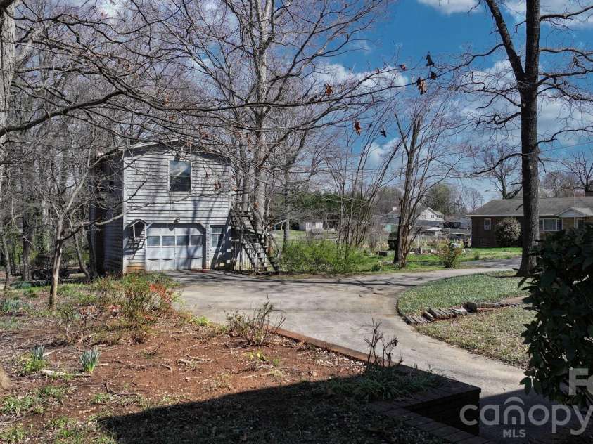 3335 25th Avenue, Hickory, NC 28601.  MLS# CAR4362314, YatesRealty ID 21515. 