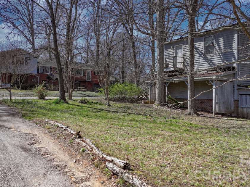3335 25th Avenue, Hickory, NC 28601.  MLS# CAR4362314, YatesRealty ID 21515. 