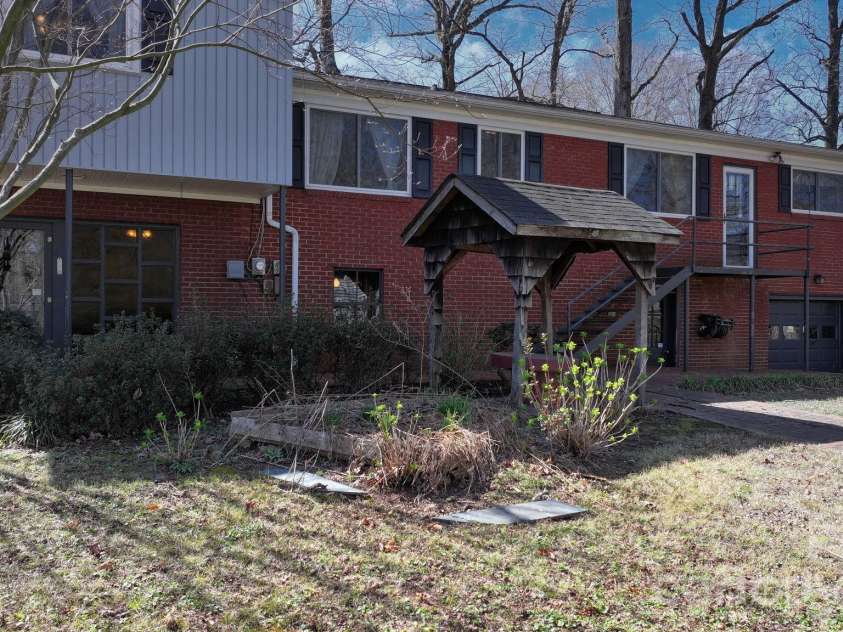 3335 25th Avenue, Hickory, NC 28601.  MLS# CAR4362314, YatesRealty ID 21515. 