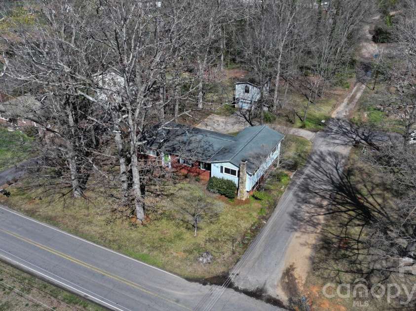 3335 25th Avenue, Hickory, NC 28601.  MLS# CAR4362314, YatesRealty ID 21515. 