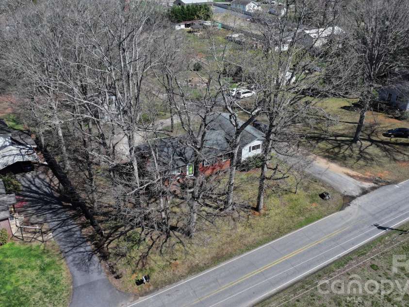 3335 25th Avenue, Hickory, NC 28601.  MLS# CAR4362314, YatesRealty ID 21515. 