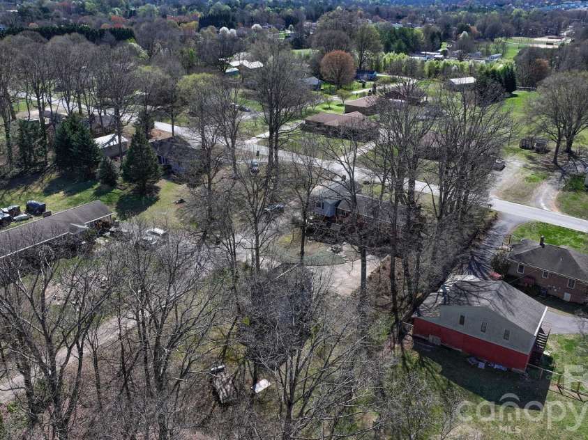 3335 25th Avenue, Hickory, NC 28601.  MLS# CAR4362314, YatesRealty ID 21515. 