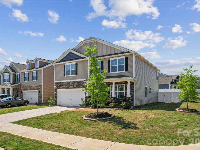 162 Giant Oak Avenue, Statesville, NC 28677.  MLS# CAR4398015, YatesRealty ID 21516. 
