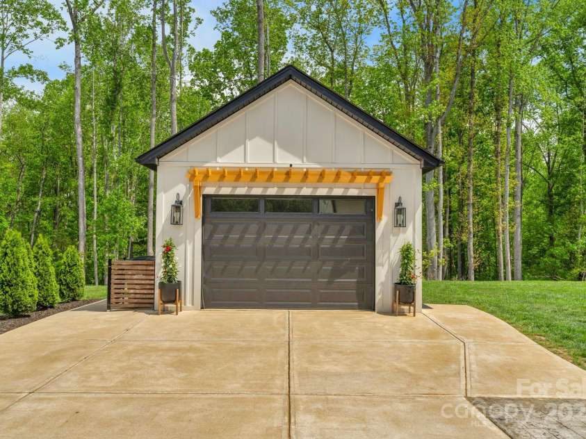 2165 Country Club Road, Lincolnton, NC 28092.  MLS# CAR4248101, YatesRealty ID 21516. 