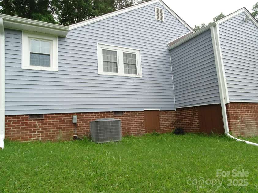 1865 Old Highway 64 Road, Lexington, NC 27292.  MLS# CAR4259772, YatesRealty ID 21517. 