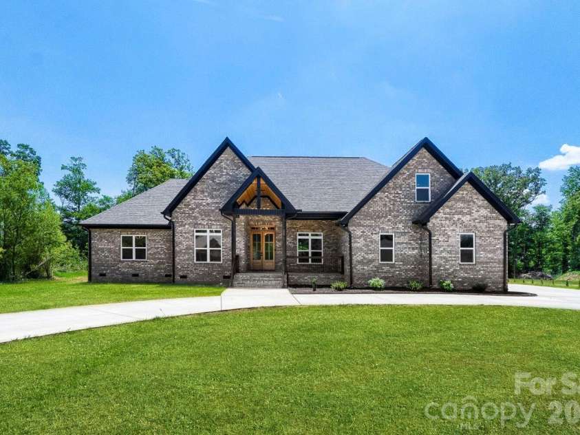 321 Stone Ridge Drive, Salisbury, NC 28146.  MLS# CAR4350139, YatesRealty ID 21517. 