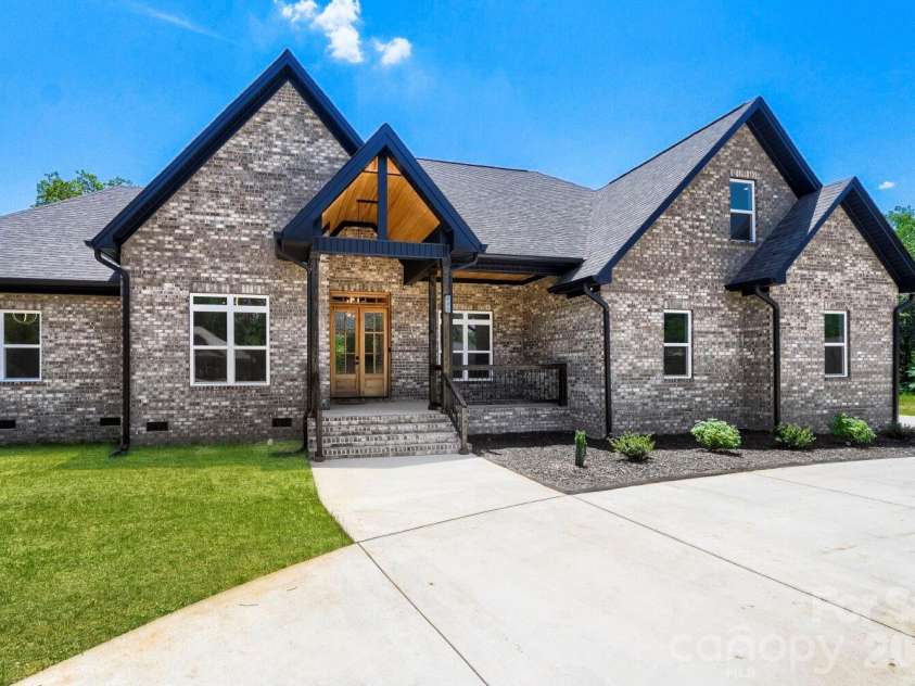 321 Stone Ridge Drive, Salisbury, NC 28146.  MLS# CAR4350139, YatesRealty ID 21517. 