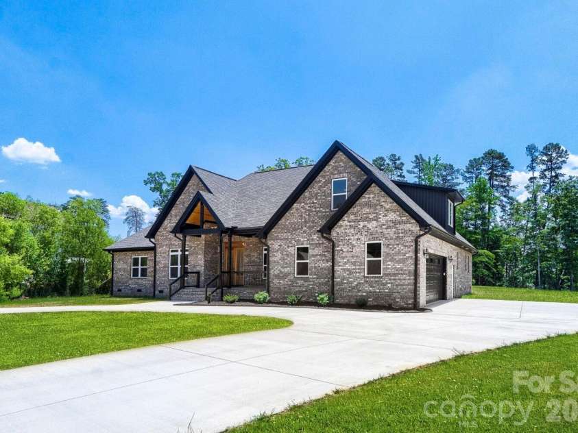 321 Stone Ridge Drive, Salisbury, NC 28146.  MLS# CAR4350139, YatesRealty ID 21517. 