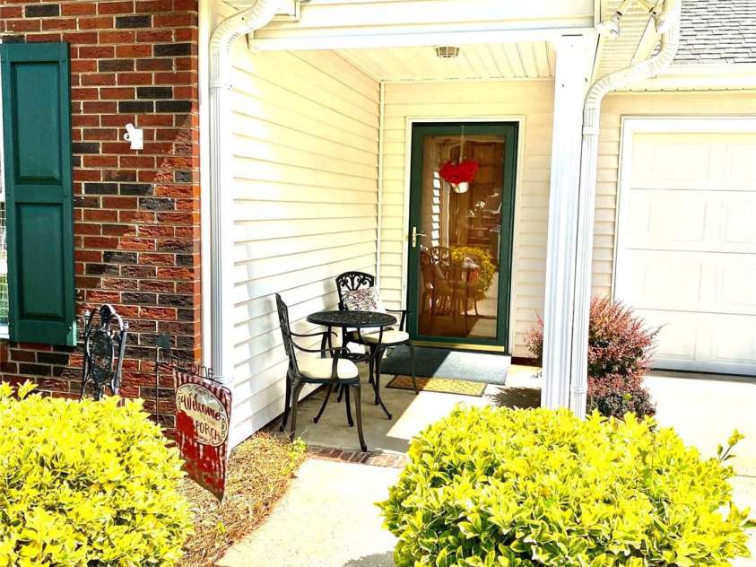 101 Keswick Lane, Mooresville, NC 28117.  MLS# CAR4251834, YatesRealty ID 21518. Cozy covered porch 10' x 6'.
