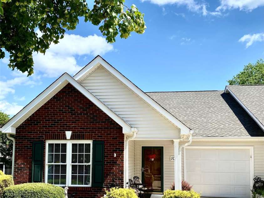 101 Keswick Lane, Mooresville, NC 28117.  MLS# CAR4251834, YatesRealty ID 21518. This lovely home welcomes you to The Villages At Oak Tree.