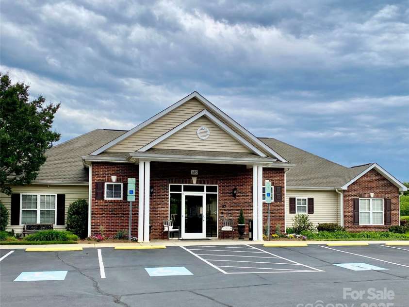 101 Keswick Lane, Mooresville, NC 28117.  MLS# CAR4317962, YatesRealty ID 21518. Club House to enjoy many events from holiday gatherings, hangouts, activities and more.