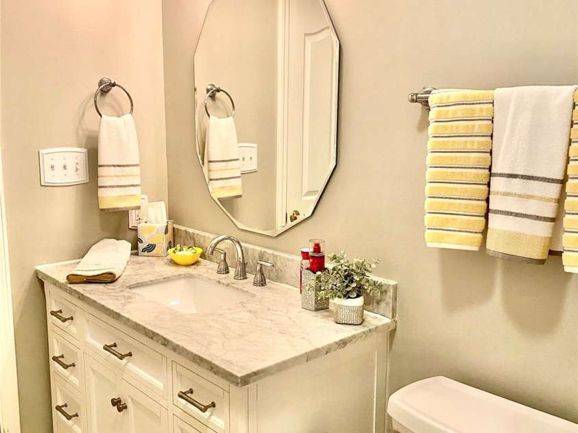 101 Keswick Lane, Mooresville, NC 28117.  MLS# CAR4317962, YatesRealty ID 21518. Primary Bathroom with new light fixture.