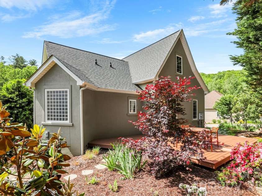 405 Mistletoe Trail, Hendersonville, NC 28791.  MLS# CAR4349682, YatesRealty ID 21518. Back yard view
