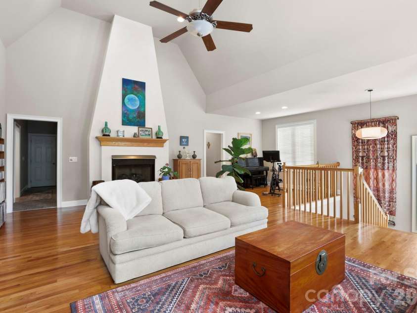 405 Mistletoe Trail, Hendersonville, NC 28791.  MLS# CAR4349682, YatesRealty ID 21518. Central fireplace