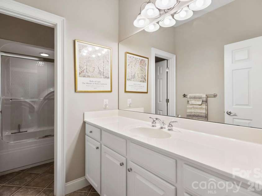405 Mistletoe Trail, Hendersonville, NC 28791.  MLS# CAR4349682, YatesRealty ID 21518. Full bath