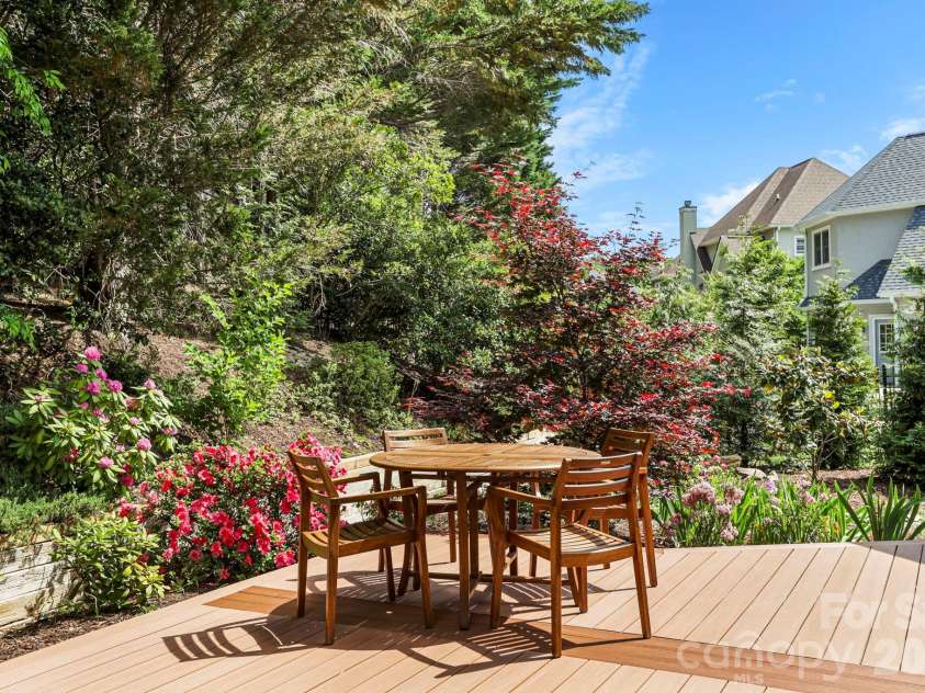 405 Mistletoe Trail, Hendersonville, NC 28791.  MLS# CAR4349682, YatesRealty ID 21518. Serene living