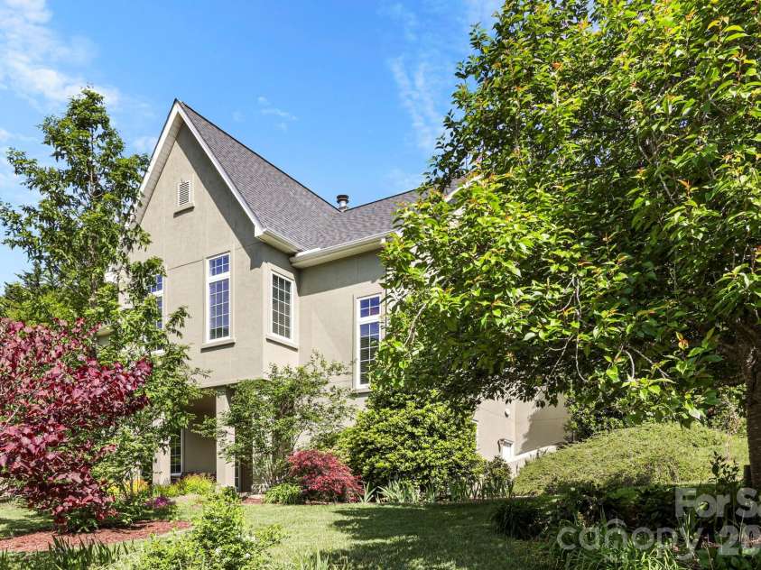 405 Mistletoe Trail, Hendersonville, NC 28791.  MLS# CAR4349682, YatesRealty ID 21518. Side view
