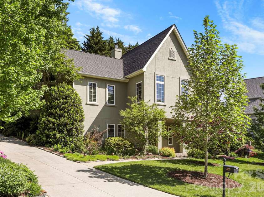 405 Mistletoe Trail, Hendersonville, NC 28791.  MLS# CAR4349682, YatesRealty ID 21518. Strikingly designed