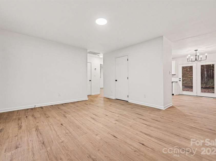 5001 Lakecrest Drive, Charlotte, NC 28215.  MLS# CAR4331302, YatesRealty ID 2152. 