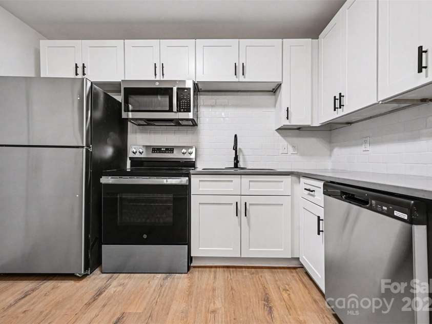 5001 Lakecrest Drive, Charlotte, NC 28215.  MLS# CAR4331302, YatesRealty ID 2152. 