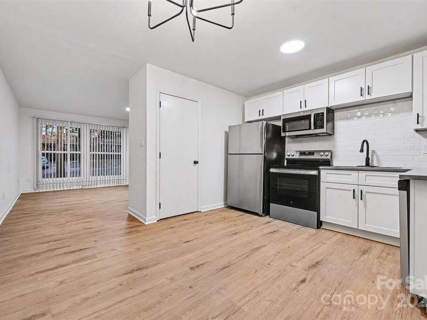 5001 Lakecrest Drive, Charlotte, NC 28215.  MLS# CAR4331302, YatesRealty ID 2152. 