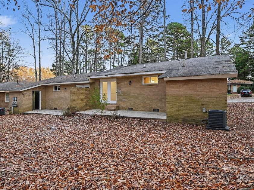 5001 Lakecrest Drive, Charlotte, NC 28215.  MLS# CAR4331302, YatesRealty ID 2152. 