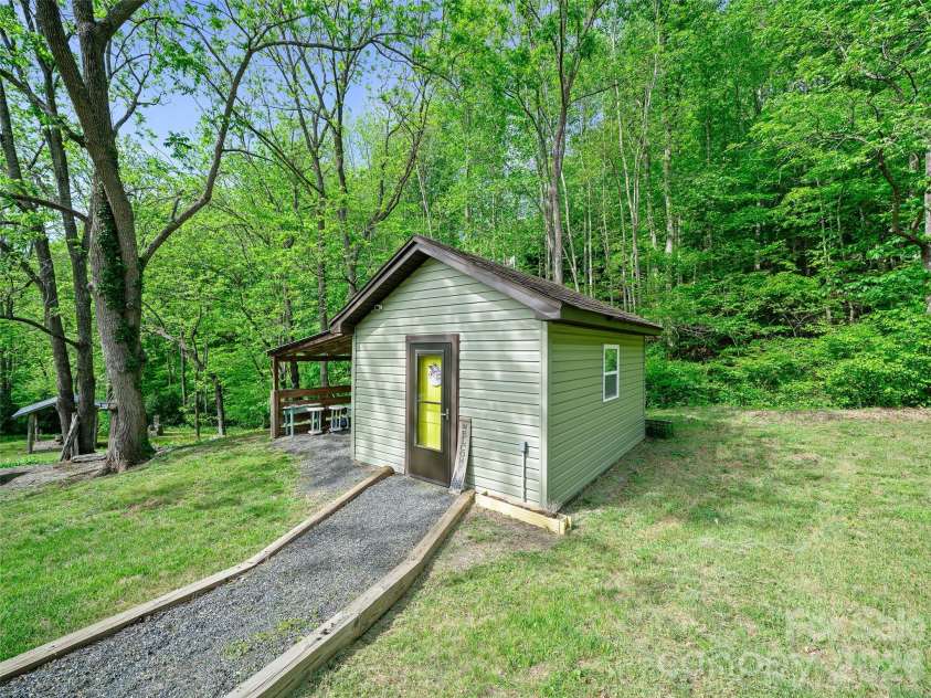 101 Waterwheel Drive, Green Mountain, NC 28740.  MLS# CAR4381594, YatesRealty ID 21520. 