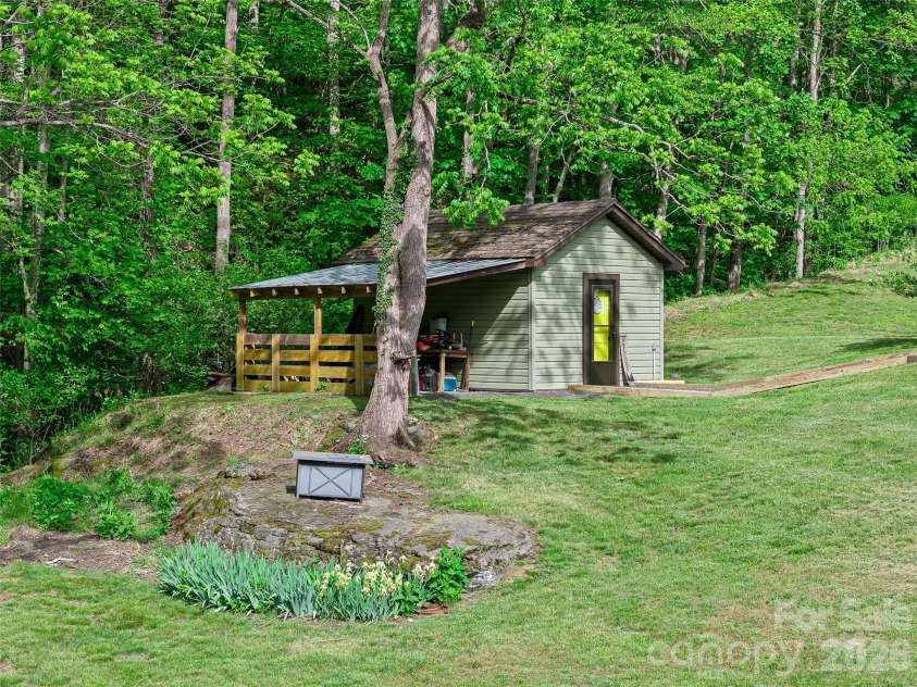 101 Waterwheel Drive, Green Mountain, NC 28740.  MLS# CAR4381594, YatesRealty ID 21520. 
