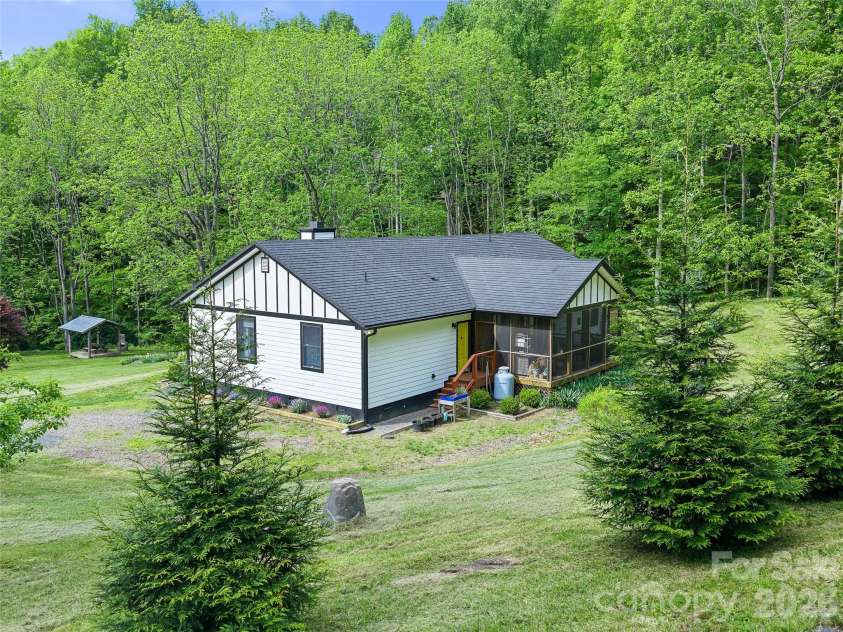 101 Waterwheel Drive, Green Mountain, NC 28740.  MLS# CAR4381594, YatesRealty ID 21520. 