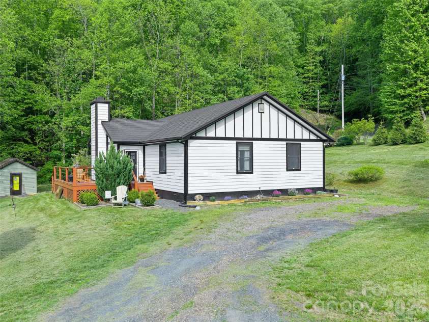 101 Waterwheel Drive, Green Mountain, NC 28740.  MLS# CAR4381594, YatesRealty ID 21520. 