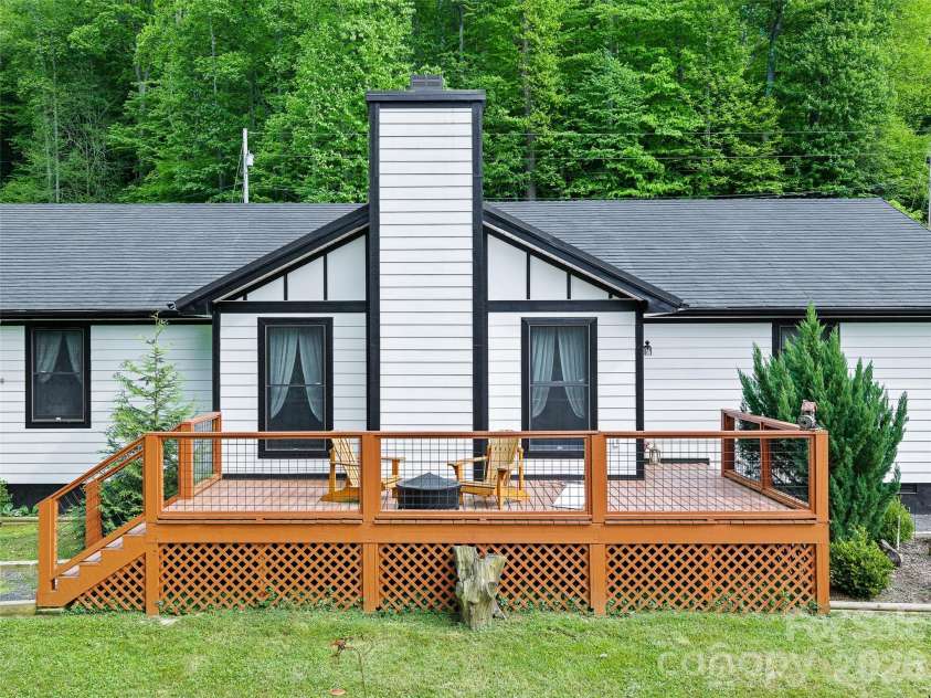101 Waterwheel Drive, Green Mountain, NC 28740.  MLS# CAR4381594, YatesRealty ID 21520. 