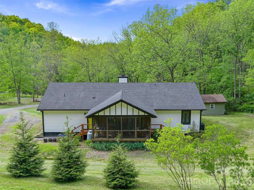 101 Waterwheel Drive, Green Mountain, NC 28740.  MLS# CAR4381594, YatesRealty ID 21520. 