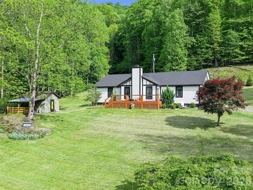 101 Waterwheel Drive, Green Mountain, NC 28740.  MLS# CAR4381594, YatesRealty ID 21520. 