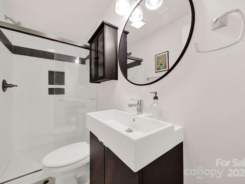 2314 Wolfe Street, Charlotte, NC 28205.  MLS# CAR4274338, YatesRealty ID 21520. Guest Bath