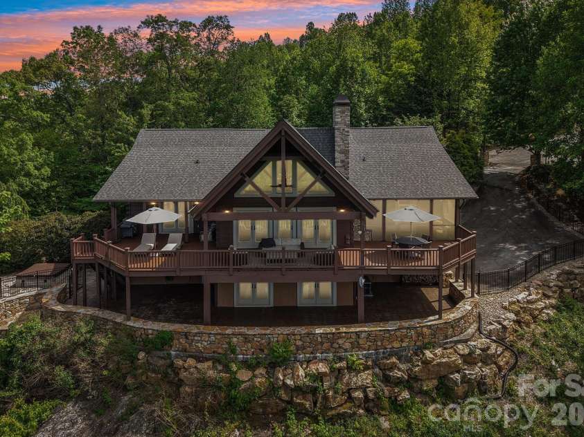 1072 Corsica Lane, Saluda, NC 28773.  MLS# CAR4368192, YatesRealty ID 21521. 