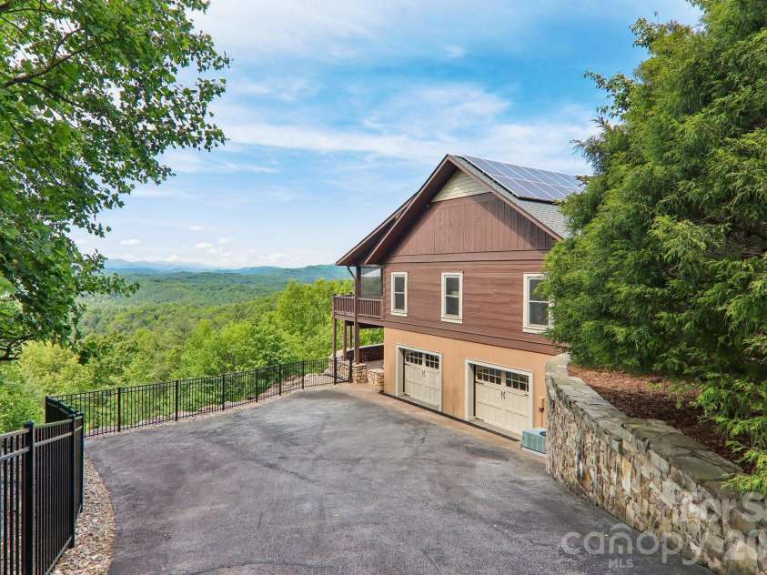 1072 Corsica Lane, Saluda, NC 28773.  MLS# CAR4368192, YatesRealty ID 21521. 