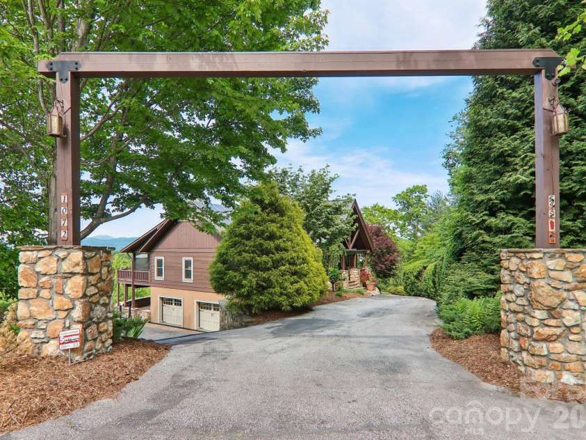 1072 Corsica Lane, Saluda, NC 28773.  MLS# CAR4368192, YatesRealty ID 21521. 