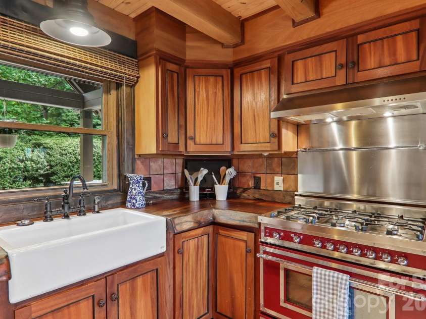 1072 Corsica Lane, Saluda, NC 28773.  MLS# CAR4368192, YatesRealty ID 21521. 