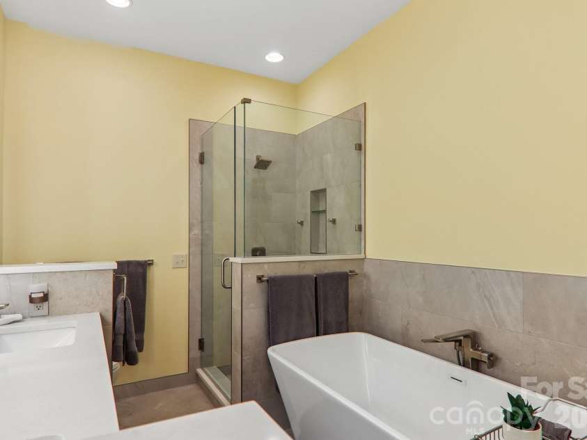 1072 Corsica Lane, Saluda, NC 28773.  MLS# CAR4368192, YatesRealty ID 21521. 