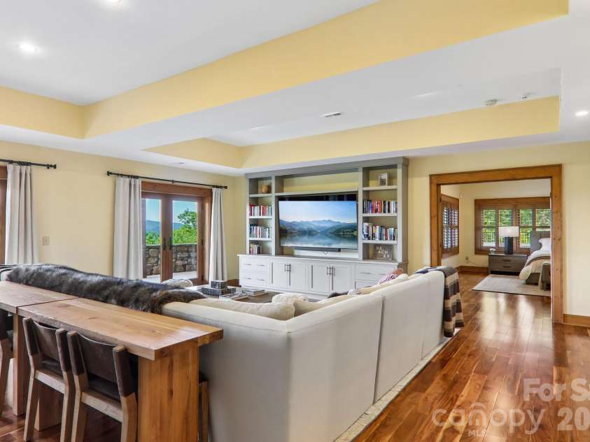 1072 Corsica Lane, Saluda, NC 28773.  MLS# CAR4368192, YatesRealty ID 21521. 