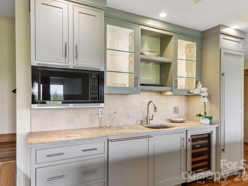 1072 Corsica Lane, Saluda, NC 28773.  MLS# CAR4368192, YatesRealty ID 21521. 