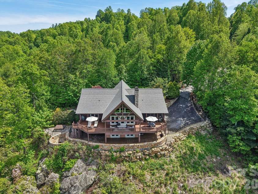 1072 Corsica Lane, Saluda, NC 28773.  MLS# CAR4368192, YatesRealty ID 21521. 