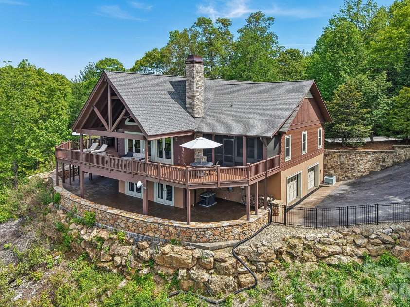 1072 Corsica Lane, Saluda, NC 28773.  MLS# CAR4368192, YatesRealty ID 21521. 