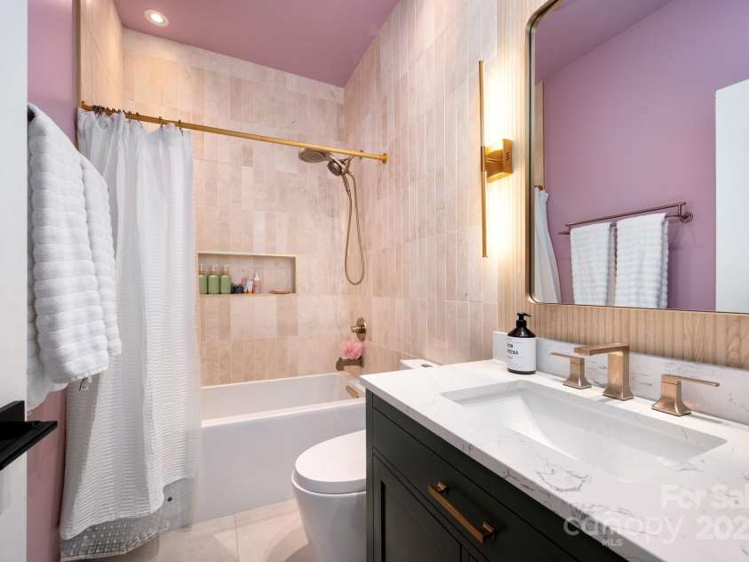 44 White Thorn Drive, Alexander, NC 28701.  MLS# CAR4253765, YatesRealty ID 21522. Full Bathroom