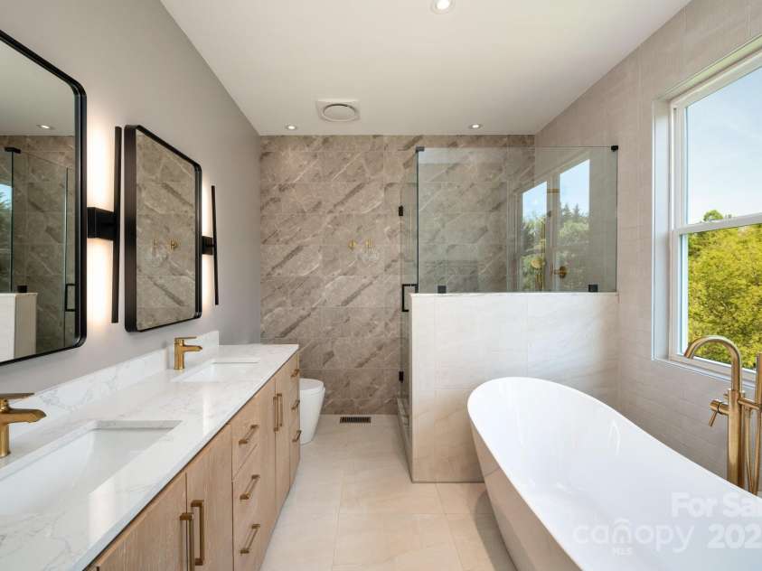 44 White Thorn Drive, Alexander, NC 28701.  MLS# CAR4253765, YatesRealty ID 21522. Luxurious Primary Bathroom